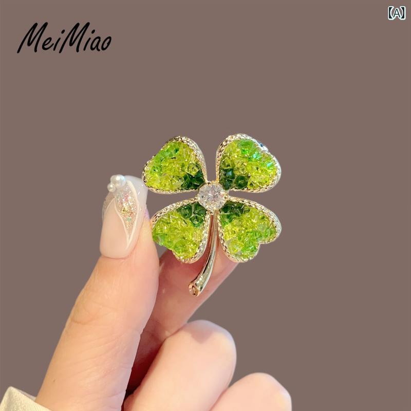 アクセサリー ブローチ レディース 軽い 高級 グリーン クリスタル 四つ 葉の クローバー ブローチ レディーススーツ コート アクセサリー ピン コサージュ...