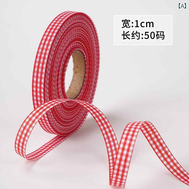 ギフト用に リボン ラッピング の イン スタイル パターンの 格子 縞の リボン ベーキング ケーキの デ..