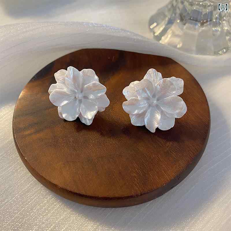 キュート イヤリング カメ リア イヤリング 万能 2024夏の ホット スタイル ハイエンドな 雰囲気 耳 クリップ 女性用 ピアス 不要