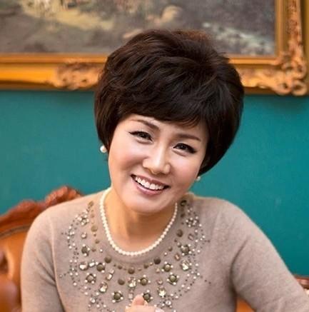 女性用 かつら 向け ウィッグの 髪 女性 ショート ヘア 母 カール 自然 リアル 中年 ウィッグ セットの