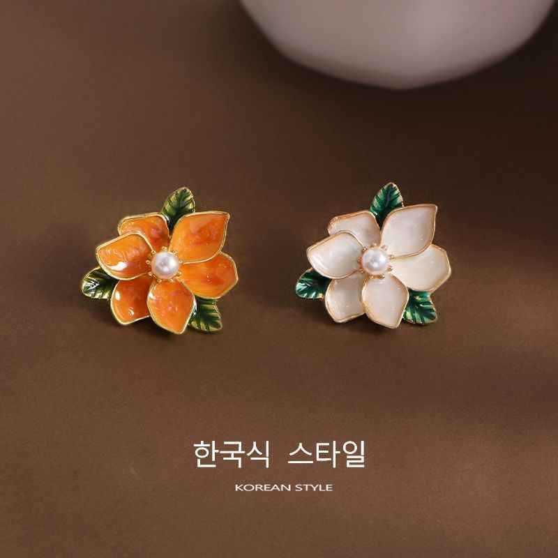 レディース ブローチ パール くちなし花 モチーフ シンプル アクセサリー 胸花 ピン 花柄 装飾 高級感 かわいい 女性用 ドレス 別針 配飾