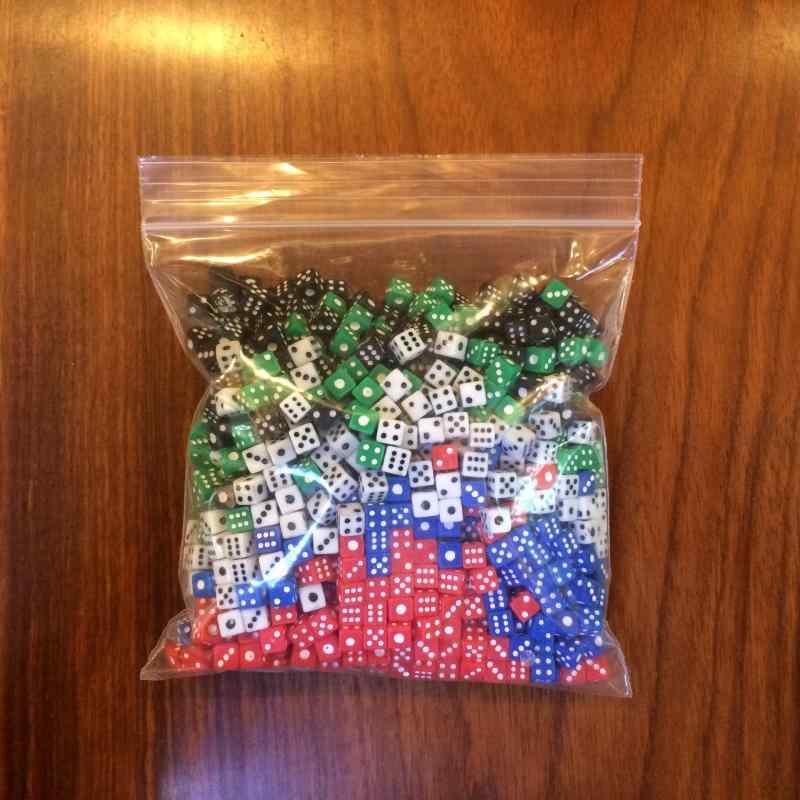 サイコロ ミニサイズ 5mm プラスチック製 白色 黒点 6面ダイス 小型 ゲーム用 ボードゲーム用 パーティー 玩具 軽量 シンプル 見やすい 視認性 高精度 知育玩具 数学学習 教育用 小さい 持ち運び便利 卓上ゲーム テーブルトークロールプレイング