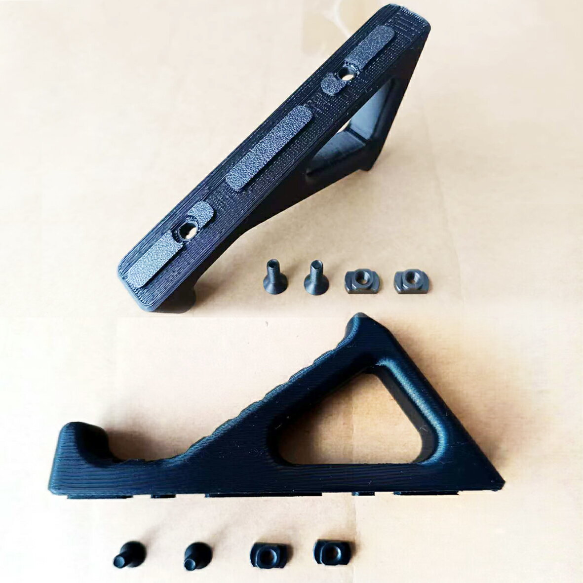 ポリマー アングルフォアグリップ for 20mmレール ブラック 軽量 樹脂製 頑丈設計 固定用ボルト付属 サ..