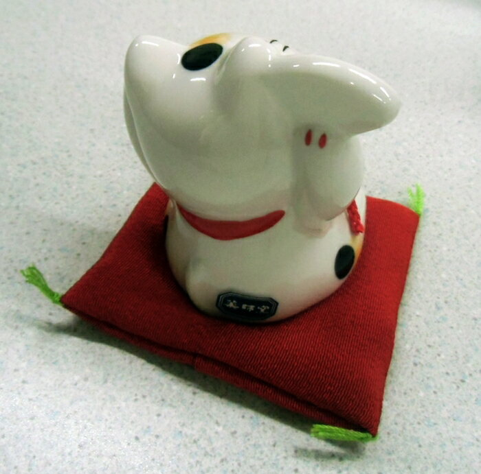 【お土産品】 置物 彩絵大福招き猫 [3]