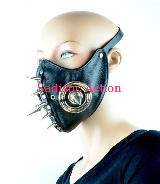 FUNK PLUS LEATHER HALF MASK WITH 2" SPIKE AND RING. PIN SPIKE IN THE MIDDLE. リアルレザー2"スパイク＆リング＆ピンスパイクスタッズマスクブラック/シルバーONE SIZEGENUINE NAKED COWHIDE PREMIUM LEATHER HALF MASK WITH 2" SPIKE AND RING. &nbsp;PIN SPIKE IN THE MIDDLE. 2 ELASTIC STRAP ON BACK TO HOLD THE MASK IN PLACE.&nbsp;&nbsp;ファンクプラス、レザーマスク、ボンデージマスクFUNK PLUS LEATHER HALF MASK WITH 2" SPIKE AND RING. PIN SPIKE IN THE MIDDLE. リアルレザー2"スパイク＆リング＆ピンスパイクスタッズマスクブラック/シルバー