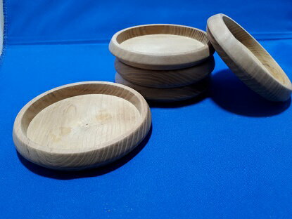 佐渡の木工芸品　「丸形コースター」5枚セット　（木工房・米）木製でウッディな質感、かつシンプルな手づくりのコースター。木の温もりをお楽しみ下さい