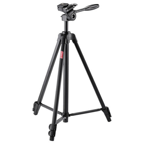 アウトドアに最適な、Coleman（コールマン）社コラボモデルの新しいファミリー三脚が登場。スリムでかさばらず、脚のセッティングはワンタッチレバーにより簡単操作。 ■全高（EV含む）：1460mm ■全高（EV無し）：1150mm ■EVス...