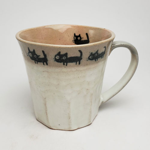常滑焼 マグカップ ネコ Y1355 | マグ 猫 ねこ おしゃれ コーヒーカップ 和食器 陶製 プレゼント ギフト 贈答用 食器 結婚祝い 婚礼祝 新築祝い 米寿 傘寿 喜寿 お祝い 記念品