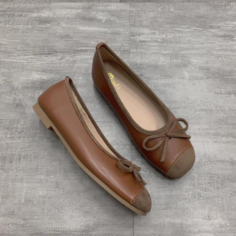 500円OFFクーポン パンプス リボン付き バレエシューズ フラット ぺたんこパンプス 痛くない ローヒール レディース 歩きやすい 旅行 コスプレ 走れる スクエアトゥ 蝶結び バイカラー フラットパンプス おしゃれ 通勤 結婚式 オフィス RaogtCYU