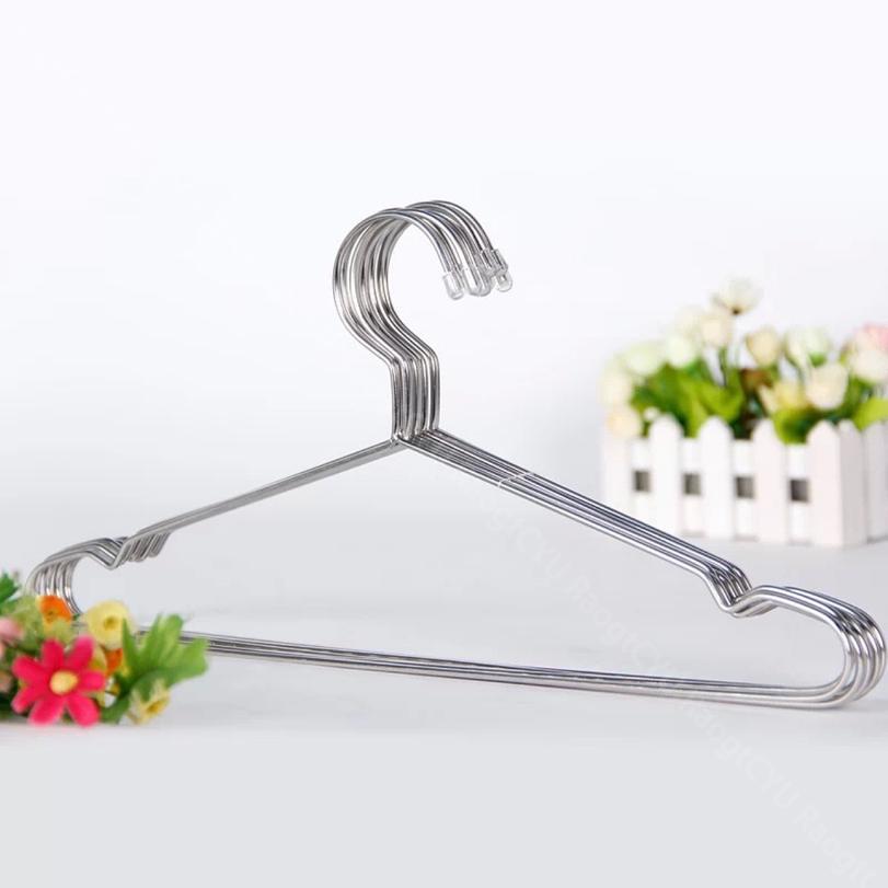 500円OFFクーポン ハンガー 滑らない 省スペース 10本 tシャツハンガーノッチ付き 洗濯物 型崩れ防止 襟を守る プラスチック 跡つかない 薄いハンガー ブラック 移動式クリップ 大人用 子供用 乾湿両用 10本組 スーツ シャツ ジャケット コート用 頑丈 薄く 滑 RaogtCYU