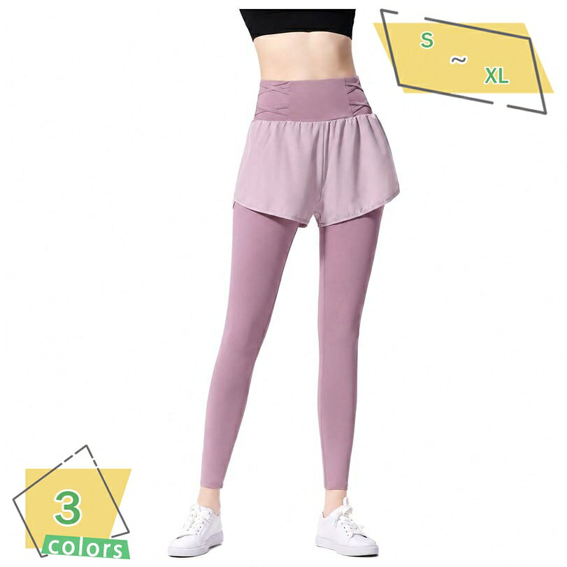 表地：ポリエステルメイン素材：ポリエステル、ポリウレタン【レギンス付きショートパンツ】ショートパンツとレギンスが一体型となった、動きやすさとさを兼ね備えたデザインのスポーツボトムスです。重ね着の手間がなく、これ一枚でフェミニンかつスポーティーなコーディネートが完成します。お腹まわりやヒップラインを自然にカバーするレイヤードスタイルで、毎日のフィットネスタイムをより快適にします。【ヨガパンツ】ハイウエストのデザインがお腹まわりをすっきりと包み込み、スタイルアップをアシストします。ウエストサイドにあしらわれたクロスデザインがアクセントとなり、シンプルながらも個性的な魅力を引き立てます。ズレにくく安定した穿き心地を提供し、さまざまな動きにもしなやかにフィットする美しいシルエットを演出します。【スポーツレギンス】さらさらとしたなめらかな質感の化繊混紡生地を使用しており、軽やかで快適な穿き心地を実現します。しっとりやわらかな肌触りで肌になじみやすく、長時間の着用でもストレスフリーに過ごせます。程よいフィット感がありながら締め付け感が少なく、ヨガやデイリーユースなど日常の様々なシーンで大活躍します。【フィットネスウェア】サイズ展開はSサイズからXLサイズまで幅広くご用意しており、ご自身の体型に合わせてお選びいただけます。落ち着いたトーンのバリエーションを取り揃えており、シンプルなスニーカーやお手持ちのトップスとも相性良く組み合わせられます。体型カバーを意識したゆったりめのショートパンツ部分が嬉しいポイントです。【レディースボトムス】ランニングやフィットネス、ヨガ、ダンスなどのアクティブな運動シーンはもちろん、お出かけや旅行、週末のショッピング、室内でのリラックスタイムといった日常使いにもなじみやすいデザインです。季節を問わずオールシーズン取り入れやすい生地感で、ワードローブに1枚あると非常に便利なアイテムです。【大人のアクティブライフを美しく彩る、一体型スポーツボトムス】ランニングやヨガ、日常のカジュアルスタイルまで幅広く活躍する、レギンス付きショートパンツが登場しました。ショートパンツとレギンスが一体になったレイヤードデザインは、重ね着のコーディネートに悩むことなく、これ一枚で洗練された大人のスポーツミックススタイルが完成します。お腹やヒップラインをスマートにカバーしながら、女性らしい美しいシルエットを引き立てる工夫が随所に散りばめられています。【すっきり美脚を叶えるレイヤードデザイン】ショートパンツ部分は、裾に向かって緩やかに広がるフレアシルエットを採用し、太ももまわりをすっきりと見せてくれます。レギンス部分は脚のラインに沿ってしなやかにフィットし、脚長見えする視覚的なスタイルアップ効果をもたらします。気になる腰まわりやお尻のラインをさりげなく隠してくれるため、体型カバーを意識したい方にもぴったりのアイテムです。【ハイウエスト仕様とサイドのクロスアクセント】幅広のハイウエストデザインが、気になるウエストラインをやさしく包み込み、スリムな印象へと導きます。腰回りをしっかりすることで、大きな動きのある運動でもズレにくく、快適な着用感をキープします。さらに、ウエストの両サイドにはおしゃれなクロス紐風のデザインをプラス。シンプルな中にもこだわりを感じさせるディテールが、バックスタイルやサイドシルエットをフェミニンに飾ります。【さらっと心地よい肌触りの混紡素材】生地には、なめらかな手触りと軽やかさが特徴の化繊混紡素材を使用しています。しっとりやわらかな肌触りで肌へのストレスが少なく、日常の長時間の着用でも快適に過ごせます。さらさらとした質感で、季節を問わず春、夏、秋、冬とオールシーズンお使いいただけるのも魅力のひとつです。締め付けが強すぎず、程よく体に馴染む伸びやかな着用感を提供します。【アクティブから日常のリラックスタイムまでマルチに活躍】ジムでのワークアウト、ランニング、ヨガ、ピラティス、ダンスといったスポーツシーンシーンにはもちろん、デイリーのお出かけ、旅行、週末のショッピング、公園での散歩など、日常のあらゆる場面に馴染むデザインです。スニーカーやお手持ちのパーカー、Tシャツと合わせるだけで、ラフでおしゃれなカジュアルコーデが仕上がります。【豊富なサイズバリエーション】サイズはSサイズ、Mサイズ、Lサイズ、XLサイズと、幅広い体型に対応するラインナップをご用意しています。シンプルなカラーバリエーションは手持ちのウェアとも合わせやすく、初めて一体型レギンスに挑戦する方にもです。毎日のトレーニングやカジュアルウェアとして、ぜひお気に入りの一枚を見つけてください。以下の用語は検索目的のためのものであり、製品の説明はありません。ヨガレギンス レギンス付きショートパンツ レディース 一体型 スポーツウェア フィットネス トレーニング ランニングパンツ ロング丈 重ね着風 着痩せ見え ゆったりフィットネスウェア レギンス付きショートパンツ レディース 一体型 ヨガパンツ スポーツレギンス トレーニングウェア ランニング ボトムス ロングレギンス 体型カバースポーツレギンス ショートパンツ付きレギンス 一体型 ヨガウェア レディース トレーニングパンツ フィットネス ボトムス ランニング 九分丈レギンス 体型カバー おしゃれスポーツレギンス ショートパンツ付きレギンス 一体型 ヨガウェア レディース フィットネスパンツ ランニングパンツ トレーニング ロング丈 カジュアル 美脚 脚長見え