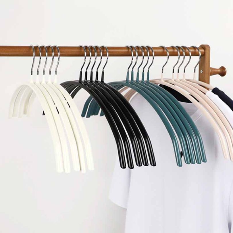 1000円OFFクーポン ハンガー 10本組 型崩れ防止ハンガー すべらないハンガー 跡がつかない おしゃれ 曲がらない 人体ハンガー 洗濯物干し 多機能衣類は...