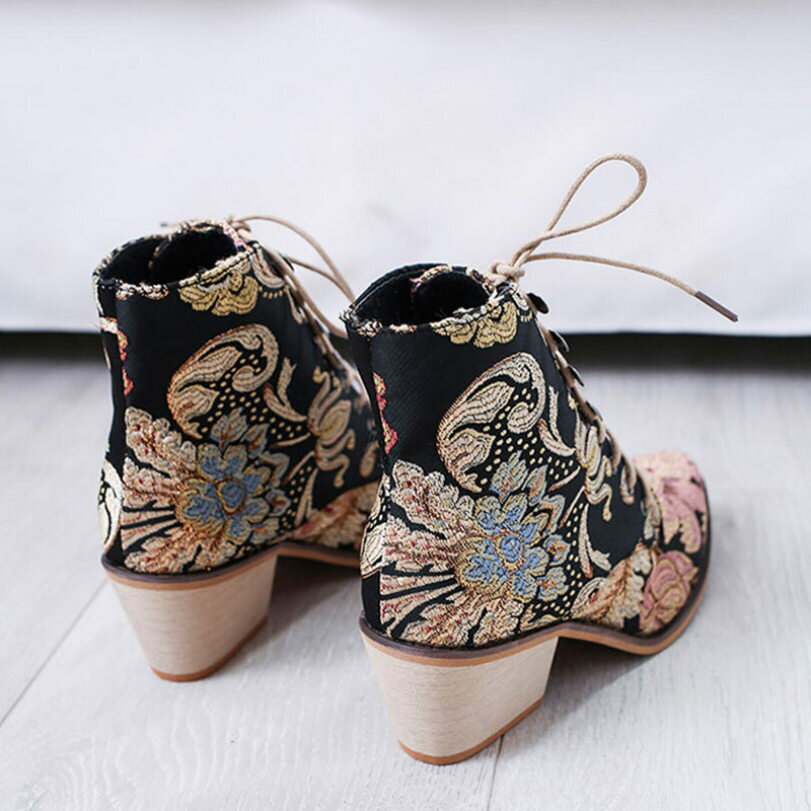 777円OFFクーポン ハロウィン ショートブーツ 編み上げ ブーツ レディース 刺繍 袴ブーツ 着物ブーツ 編み上げ 編み上げブーツ レースアップシューズ 靴 歩きやすい 疲れない レディース靴 痛くならない 大きいサイズ 太ヒール 秋冬 春靴 RaogtCYUのサムネイル