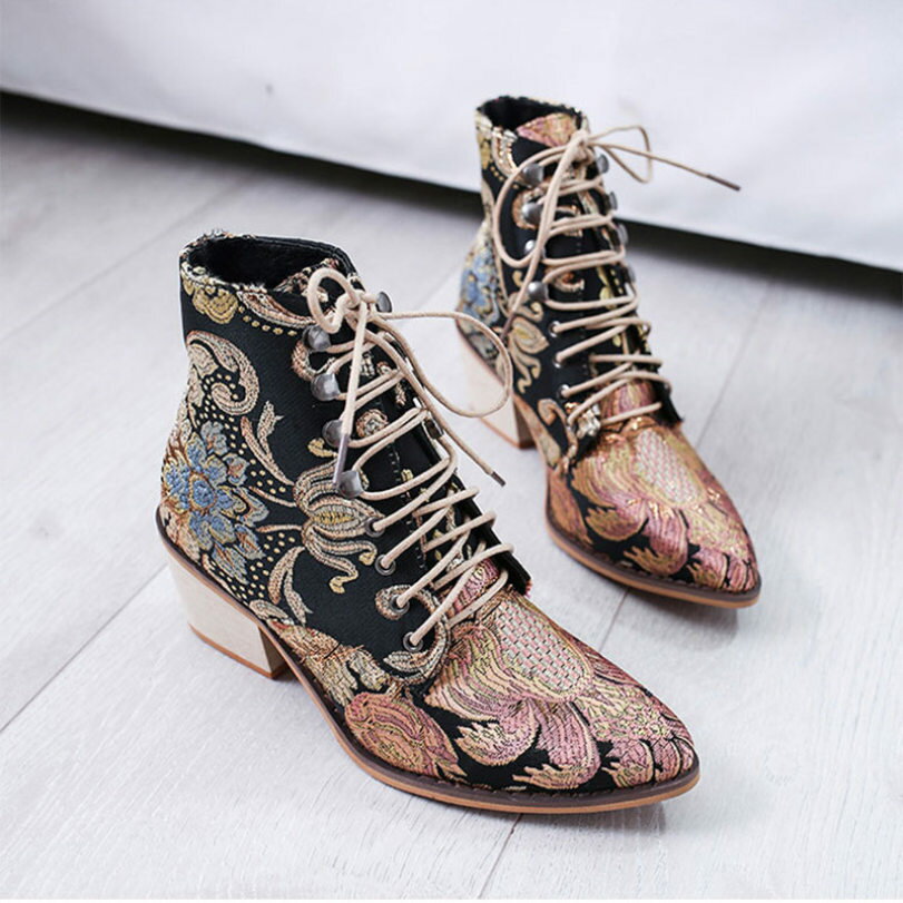 厚底ブーツ ショートブーツ レディース 刺繍 レースアップブーツ 編み上げブーツ 太ヒール チャンキーヒール ハイヒール 美脚 ブーツ ブーティー コスプレ 袴ブーツ アンクルブーツ 卒業式 ハロウィン 仮装 舞台 RaogtCYU