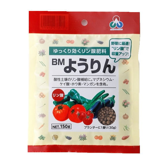 　朝日 ようりん 150g 火山灰土壌や酸性土壌へのリン酸補給に！ 酸性土壌や火山灰土壌でのリン酸補給に適したアルカリ性肥料です。 リン酸、マグネシウム,ケイ酸を主成分とし、各種微量要素を含んでいます。 野菜の栽培に最適で、ゆっくりじっくり長く効きます。 ☆適用植物☆ 　実物野菜・花など ☆使い方☆ 　植付け時 　 　　・花、芝生、野菜に使用する場合は、1平方メートル当たり約100〜150g、 　　　庭木に使用する場合は1平方メートルあたり約50〜150g、 　　　プランターに使用する場合は約20〜30gが目安です 　　・作物の根に肥料が直接当たらないよう、土とよく混ぜてください 　追肥として 　　・追肥として使用する場合は、植付け時に使用した量の 　　　3分の1〜2分の1の量が目安です 　　・作物の根元から離れた場所に、決められた量を軽く埋め込んでください &nbsp;■他の肥料はこちらから 容量 150g 成分量（％） チッソ(N)：0 リンサン（P)：20 カリ(K）：0