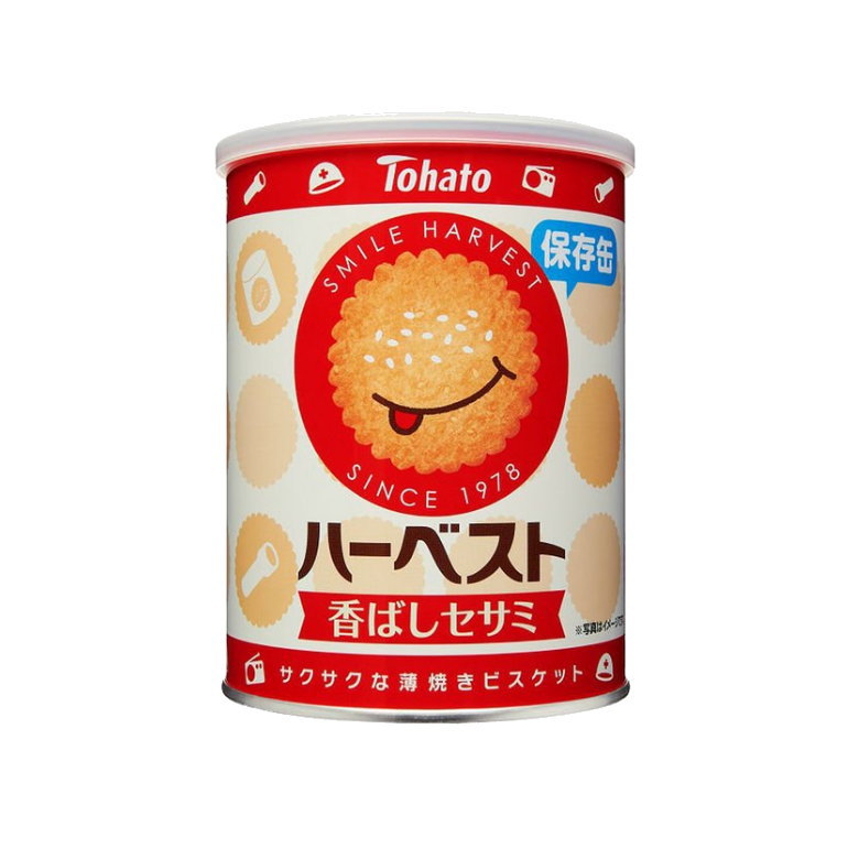 東ハト ハーベスト保存缶 ●食品表示・アレルギー表示はコチラ●賞味期限については、商品名に併記させて頂いております。 （お取り寄せ品については、流通中で最新のものです。）●意匠、仕様は予告なく変更になる場合がございます。 「ハーベスト 香ばしセサミ」は、香ばしい焙煎ゴマとすりゴマをバランスよく生地に練りこみ焼きあげ、風味豊かなゴマの味わいとさくさく食感の薄焼きビスケットです。 その、「ハーベスト 香ばしセサミ」を密閉性の高い缶に脱酸素剤を入れて酸化を防ぎ、5年間の長期保存を可能にしました。 32枚(88g)入りです。「ハーベスト 香ばしセサミ」は、香ばしい焙煎ゴマとすりゴマをバランスよく生地に練りこみ焼きあげ、風味豊かなゴマの味わいとさくさく食感の薄焼きビスケットです。 その、「ハーベスト 香ばしセサミ」を密閉性の高い缶に脱酸素剤を入れて酸化を防ぎ、5年間の長期保存を可能にしました。 32枚(88g)入りです。