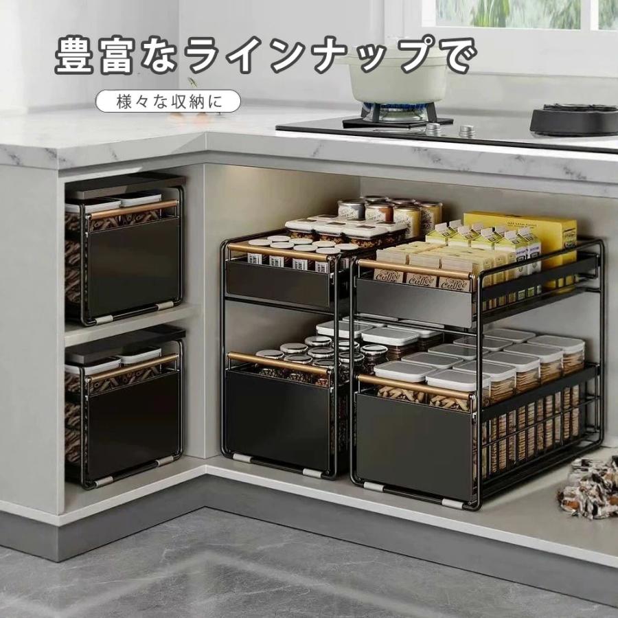 商品名：シンク下収納ラック【商品特徴】・スライド式で奥の物も取り出しやすい・シンク下のスペースを有効活用・洗剤、ボトル、スポンジ、調理小物などの収納に便利・丈夫なスチール製・ホワイト、ブラックの2色展開・置くだけで使える簡単設置【商品仕様】・素材：スチール・カラー：ホワイト / ブラック・サイズ：小 / 大・タイプ：1段 / 2段・設置方法：置き型、スライド式【ご注意】※シンク下の形状や配管位置によっては設置できない場合があります。ご購入前に設置スペースをご確認ください。※耐荷重を超えて使用しないでください。※サイズは測定方法により多少の誤差が生じる場合があります。※モニター環境により、実際の色味と異なる場合があります。商品名：シンク下収納ラック【商品特徴】・スライド式で奥の物も取り出しやすい・シンク下のスペースを有効活用・洗剤、ボトル、スポンジ、調理小物などの収納に便利・丈夫なスチール製・ホワイト、ブラックの2色展開・置くだけで使える簡単設置【商品仕様】・素材：スチール・カラー：ホワイト / ブラック・サイズ：小 / 大・タイプ：1段 / 2段・設置方法：置き型、スライド式【ご注意】※シンク下の形状や配管位置によっては設置できない場合があります。ご購入前に設置スペースをご確認ください。※耐荷重を超えて使用しないでください。※サイズは測定方法により多少の誤差が生じる場合があります。※モニター環境により、実際の色味と異なる場合があります。