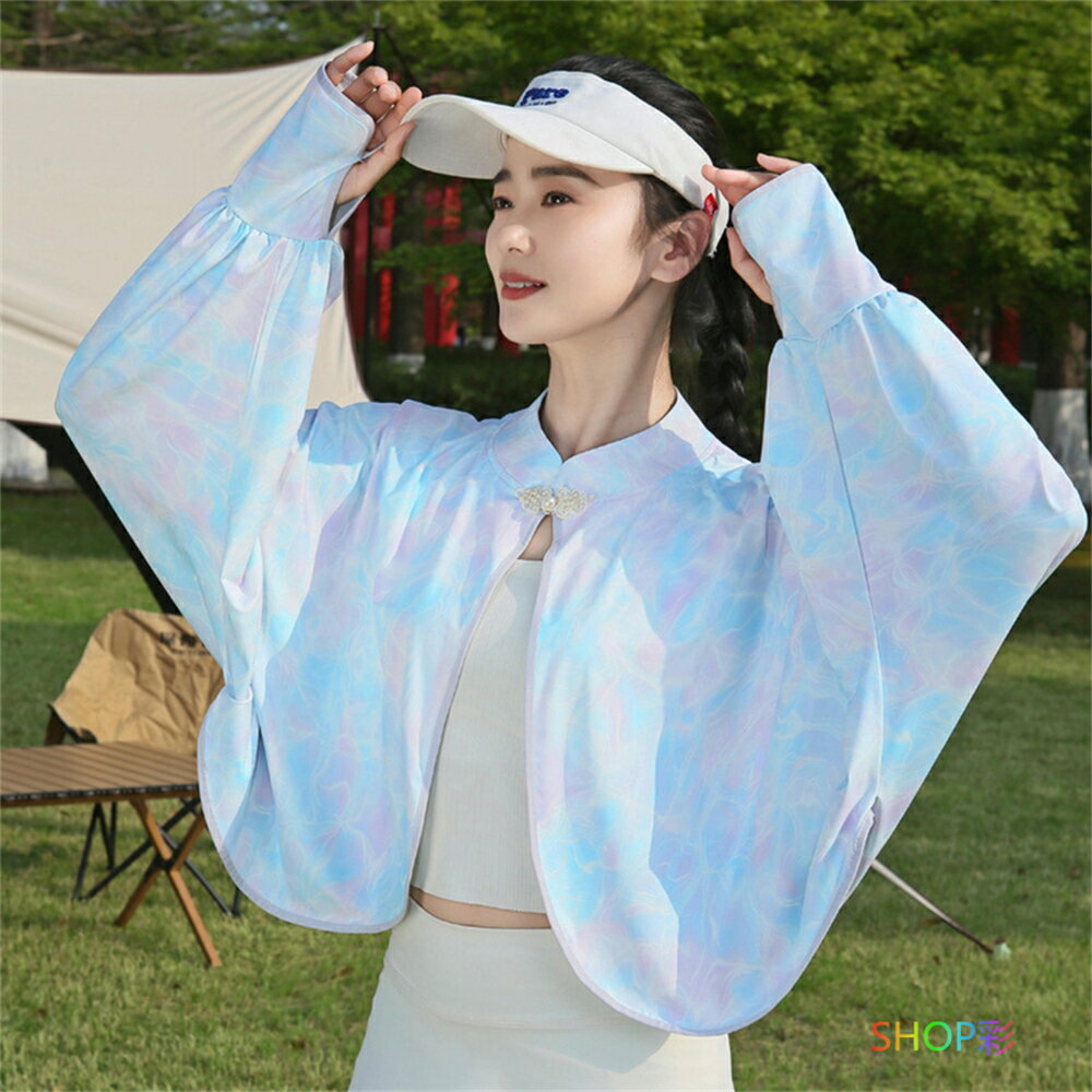 商品情報 商品名 uvカット ボレロ 冷感 涼しい 夏用 首 ストール レディース かわいい ハイネック ダイダイ 指孔付き 大きいサイズ ゆったり UV 接触冷感 おしゃれ 日よけボレロ カーディガン アームカバー 日焼け対策 冷房対策 ひんやり 袖 素材 ポリエステル カラー 柄A|柄B|柄C|柄D|柄E サイズ 各サイズの寸法については画像のサイズ表にご参照ください。 生産国 中国 包装について 環境保護の観点から、「簡易包装」を推進しております 明細書について 当店ではエコロジーと個人情報流出防止のため、ご指示の無い限り明細書を発行しておりません。 明細書を発行ご希望の場合は個別に承らせていただきます。 お手数おかけいたしますが、ご注文時に備考欄に明細書発行希望の旨、ご入力ください。 サイズについて ※日本サイズ表示ではなく、ご購入前にぜひともサイズ表をご確認ください。 ※サイズが合わない場合は交換(返品)をお承りさせて頂きます。（在庫処分の商品を除く）具体的なお手続きは店舗へお問い合わせください。 ※何かございましたら、お手数おかけいたしますが、商品到着から7日以内にご連絡をお願い致します。 在庫に関するお知らせ 万一、タイムラグで商品の品切れ等によりお届けできない場合、 またはお届けが遅れる場合がございます。 その際には当方よりメールにてご連絡を差し上げま すが、あらかじめご了承下さいますようお願い致します。 注意 ※製品品質向上、または製造時期により、予告なくデザイン及び仕様を変更する場合がございます。 ※生産過程におきまして、若干のサイズ誤差、個体差が生じる場合がございます。 ※機械による生産過程におきまして、どうしても生地を織る際の糸の継ぎ目、多少のほつれや汚れなどが生じている場合がございます。 ※サイトに掲載されている商品は、撮影の照明、またパソコンなどの環境により、画像と実際の商品の色味が多少異なる場合がございます。 ※生地のカッティングにより画像と異なる場合がございます。同商品、同色におきましても色(染料)やロットによって伸縮性・伸び率が異なる場合がございます。 ※プリント生地の商品については、生地の裁断・縫製方法により写真と同様の柄が出ない場合がございます。 ※生地の特性上、やや匂いが強く感じられるものもございます。数日のご使用や陰干しなどで気になる匂いはほとんど感じられなくなります。 ※商品によってはシワが付きやすく、畳みジワ、折りジワなどが強く出る場合がございます。 ※発送上の状態によって商品がシワになる場合がございます。予めご了承くださいませ。 ※本製品は輸入品のため、物流運送の都合により、多少シワや凹み、スレや汚れなどがある場合がございます。 ※検品のため弊社にてパッケージを開封する場合がございます。 ※パッケージは予告無く変更になる場合がございます。 ※本製品を利用したことによる、直接もしくは間接的に生じた損害、破損について当店は一切の責任を負いません。 ※※ベルト、飾りやインナーなどは含みません。 検索キーワード 男性 メンズ 女性 老人 通学用 通勤 かわいい キャップ 大人用 女性 ジュニア 高校生 かっこいい 中学生 女の子 レディース メンズ 成人 プレゼント ギフト 恋人 友達 父 母 プレゼント ギフト 敬老の日 セール 家庭用 ホワイトデー 実用的 成人の日 成人式 バレンタイン バレンタインデー ホワイトデー 卒業式 入学式 母の日 父の日 敬老の日 クリスマス Xmas 誕生日 還暦祝い お祝い 合格 ギフト プレゼント 母の日ギフト 父の日ギフト 父の日 御中元 お中元　 　