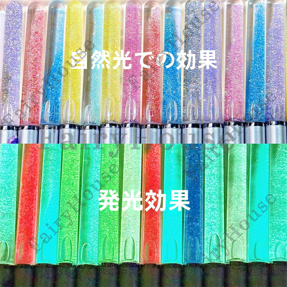 ※商品情報 流れる砂 液体式 ペンライト カラー：ピンク、レッド、イエロー、ブルー、グリーン、シルバー、パープル 材質：アクリル+砂+液体 サイズ：15.6*1.55cm(手作業で測定する場合は、1～3 cmの誤差を許容してください。実物を基準にしてください~) ※ご購入頂前にかならずご確認下さいませ。 ※商品ページに記載のサイズと商品タグに記載のサイズは、採寸方法の違い（ヌード寸法・製品寸法）により表記が異なる場合がございますので予めご了承下さい。 ※お使いのスマホの画面やパソコンのディスプレイにより、実物とは色合いや色の濃淡が異なって見える場合がございますのでご留意くださいませ。