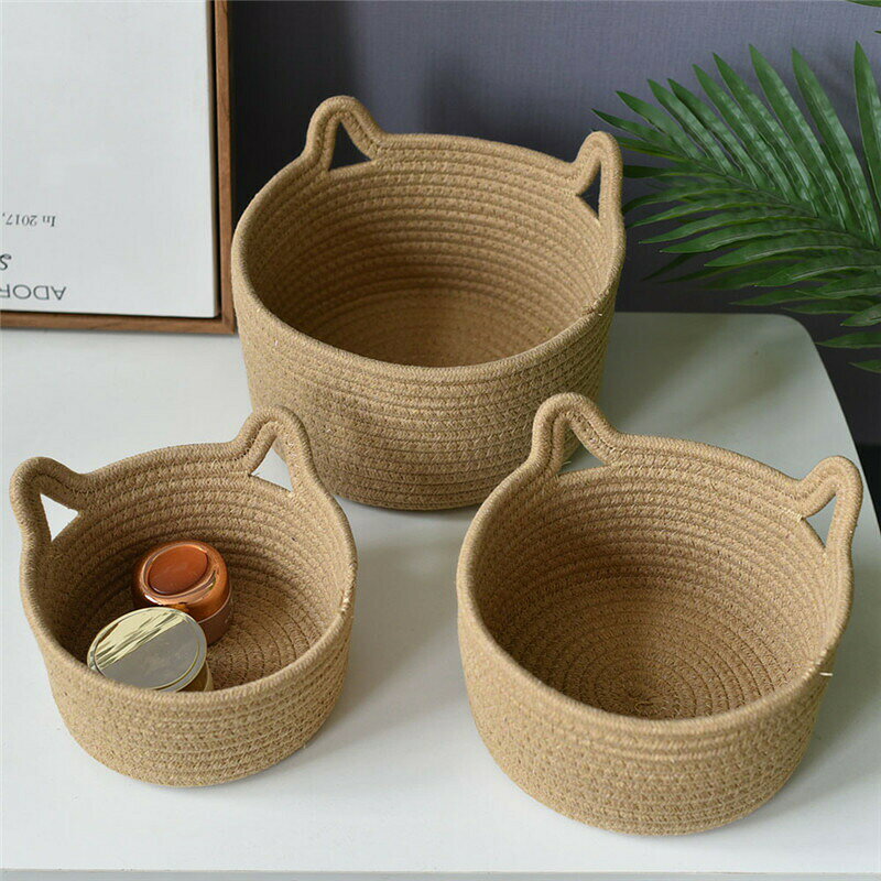 【商品名】送料無料 3個入 収納ボックス バスケット カゴ 編みかご 卓上 収納かご かわいい 猫耳型 小物入れ おやつ 雑貨 化粧品 スナック 収納 シンプル ボックス かご バスケット おしゃれ 新生活 ナチュラル 家庭 学校 オフィス 机上収納 テーブル 寝室 楽天海外通販【価格】2880円【商品説明】商品説明商品内容バスケット素材綿糸生産国中国サイズ写真参考注意書き※商品写真は、できる限り現品を再現するように画像処理などの補正を行っておりますが、ご利用のモニターや環境により差異が生じます。予めご了承ください。※生地の特性上、多少ニオイがある場合がございますが、日陰干しで数日干していただくか、あるいは数回ご使用していただく間に、 ニオイは気にならなくなります。※上記の数値は、実測によるものです。多少の誤差はご容赦ください。※仕様は予告なく変更される場合があります。（ご使用に差し支えない程度）その他・ご注文後、5営業日以内に配送手続きをいたします。配送作業完了後、5〜9日程度でのお届けとなります。（詳しい納期情報が商品ページにてご確認ください）?当店でご購入された商品は、原則として、「個人輸入」としての取り扱いになり、中国からお客様のもとへ直送されます。?通関時に関税?輸入消費税が課税される可能性があります。?課税額はご注文時には確定しておらず、通関時に確定しますので、商品の受け取り時に着払いでお支払いください。詳細はご確認下さい。?個人輸入される商品は、全てご注文者自身の「個人使用?個人消費（日本に居住する者に寄贈される物で、当該寄贈を受ける者の個人的な使用に供される場合を含みます。）」が前提となります。第三者への譲渡?転売が法令で禁止されるもの（医薬品、医薬部外品、化粧品等を含みますが、これに限られません。）もございますのでご注意下さい。?一部商品は国内の提携先倉庫から配送されます。?国内配送の商品は国内でのお買い物と同じく消費税が発生いたします。関税はかかりません。【商品名】送料無料 3個入 収納ボックス バスケット カゴ 編みかご 卓上 収納かご かわいい 猫耳型 小物入れ おやつ 雑貨 化粧品 スナック 収納 シンプル ボックス かご バスケット おしゃれ 新生活 ナチュラル 家庭 学校 オフィス 机上収納 テーブル 寝室 楽天海外通販【価格】2880円