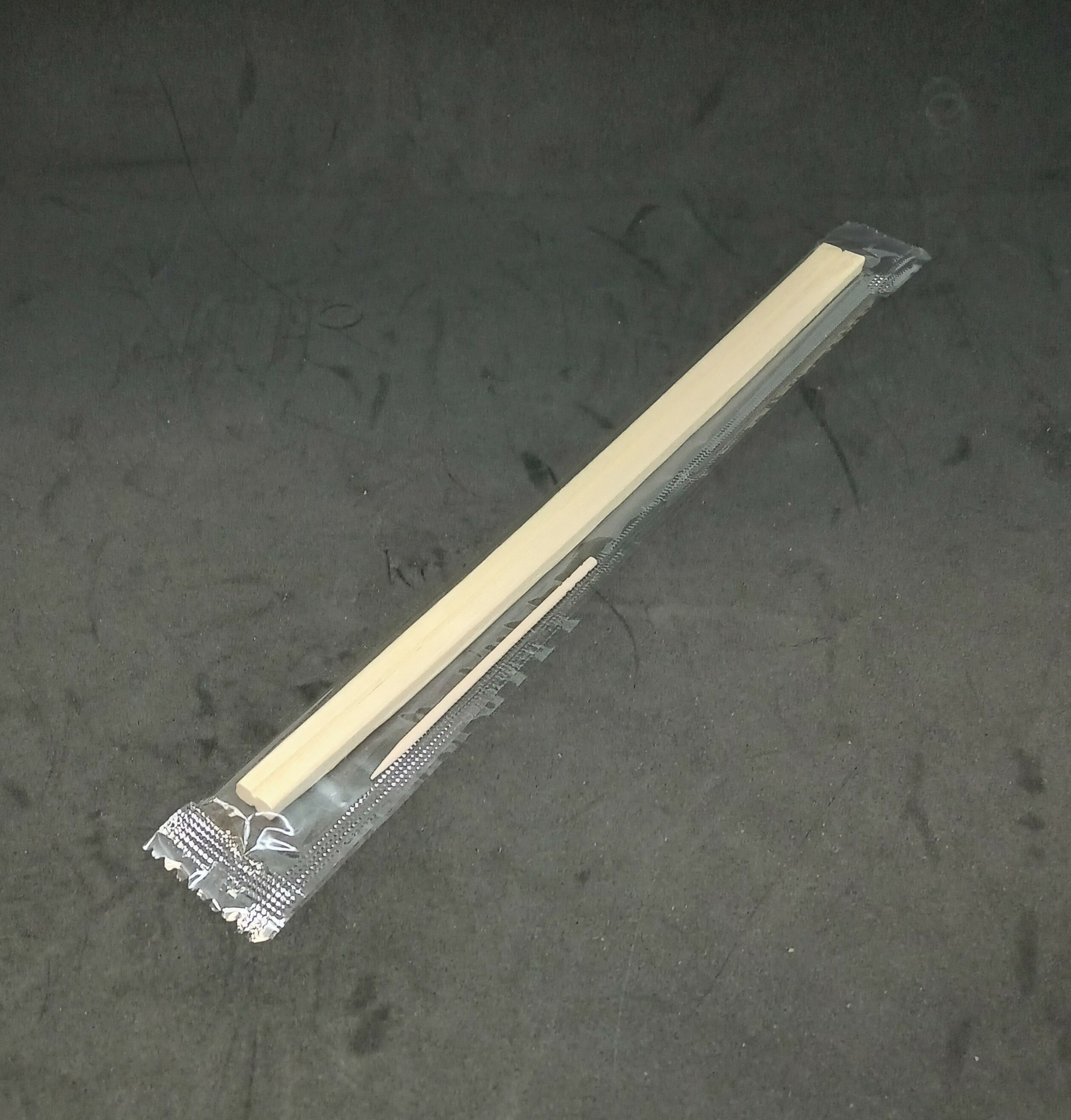 1.84円/膳　割り箸 OPP完封 4000膳 楊枝入り モクレン　【法人名・店舗名宛限定にて送料無料（個人名宛は送料有料）沖縄・離島は別途料金】