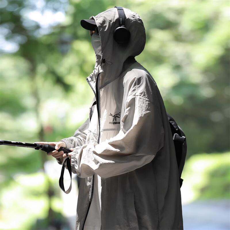 樂天商城 - 男性用 日焼け止め服 UPF50+ 夏服体感温度-5°夏 アウトドア プルオーバー シャツ 速乾 通気性 日焼け止め メンズ UVカット紫外線対策 薄手 超軽量 ゆったり 運転 ビーチ 釣り 登山 アウトドア 涼感 M~4XL大きくサイズ グレー/ブラック