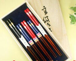 食洗機対応箸 親子箸 月うさぎ 5膳 桐箱入り天然木・漆塗り【名入れ無料】【送料無料】家族箸 新生活 セット ギフト 子ども用 新築 御祝い 若狭 兵左衛門