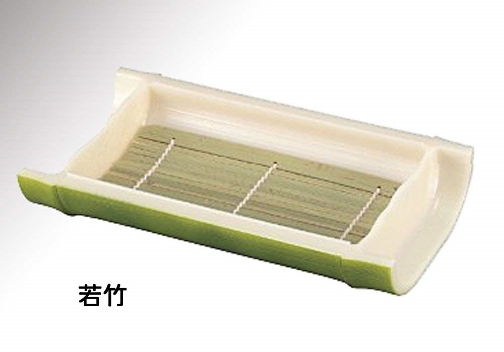 商品詳細 サイズ 親210X120X37　竹ス158x80mm 材質 耐熱ABS樹脂 特徴 とても風流な、竹風の麺用器です。 越前漆器さじべえの漆器は、文字入れ無料（除外品あり）ラッピング無料 さまざまなシーンでご用命ください 【SNS映えします】 インスタグラム・フェイスブック・ツイッター・FB・インスタ・Twitter・#おうちごはん・#おうちカフェ・#豊かな食卓・#クッキングラム・#料理日記・#日々の暮らし・#家庭料理・#健康ごはん　などに素敵な漆器をお使いください 【日々の心づかい、手みやげに】 御祝・御礼・御挨拶・粗品・お使い物・贈答品・ギフト・ノベルティ・プレゼント・お土産・手土産・贈りもの・進物・お返し・プチギフト・海外ギフト 【季節ごとの贈り物に】 父の日・母の日・敬老の日・御中元・クリスマス・お歳暮・御歳暮・お年賀・お正月・年末年始・冬ギフト・バレンタイン・ホワイトデー 【お祝いや内祝いなど祝儀の品に】 引き出物・お祝い・内祝い・結婚祝い・結婚内祝い・出産祝い・出産内祝い・引き菓子・快気祝い・快気内祝い・プチギフト・結婚引出物・七五三・進学内祝・入学内祝・還暦祝い・喜寿・百寿・白寿・木婚式・金婚式 【年忌法要など仏事の品に】 お盆・新盆・初盆・お彼岸・法事・法要・仏事・弔事・志・粗供養・満中陰志・御供え・御供物・お供え・お悔やみ・命日・月命日・葬儀・仏壇・お墓参り・香典返し 【取り扱い商品】 お椀・夫婦椀・汁椀・飯椀・マグカップ・酒器・夫婦箸・寿司桶・親子箸・秋田杉曲げわっぱ　大館工芸社・弁当箱・業務用食器・漆器 ・ペアカップ ・スプーン・湯呑み・お膳・お盆・丼重・うな丼・重箱・箱膳・文庫・屠蘇器・屏風・福袋越前竹盛皿（浅タイプ） とても風流な、竹風の麺用器です。本物の竹そっくりに塗り上げていますが、樹脂製なので丈夫で長持ち、コストパフォーマンスに優れています。青竹のすがすがしさは出したくても、天然のままの竹はすぐに変色してしまうので、なかなか採用できないお店も多かったことと思います。しかし、この器なら大丈夫です！色あせることもなく清潔感のあるまま、長くお使いいただくことができます。 麺類はもちろん、お刺身や冷製の煮物などにも素敵な演出ができます。ぜひ、お試しいただきたいうつわです。