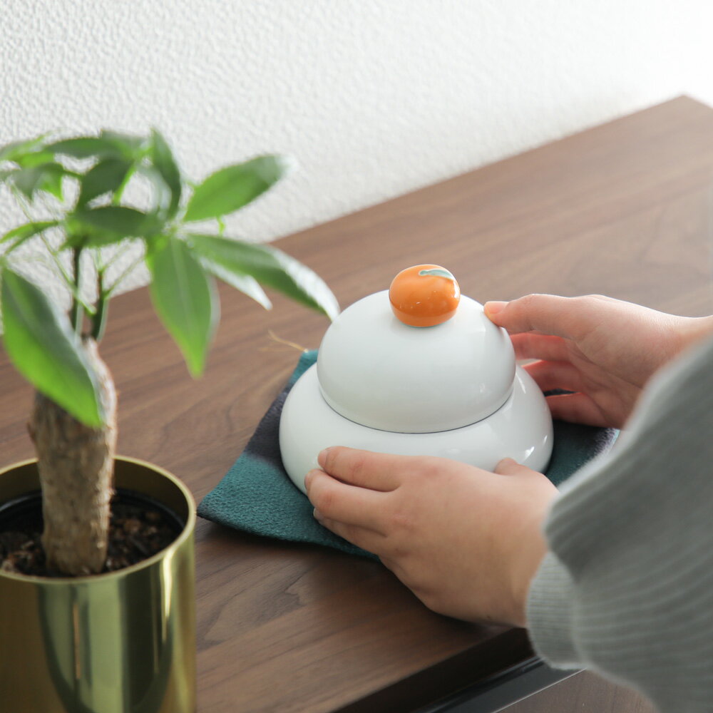 かがみもち 鏡餅 光春窯 波佐見焼 器と箸置きになる鏡餅 置き物 磁器 正月飾り 置物 使える鏡もち ディスプレイ おしゃれ オブジェのサムネイル