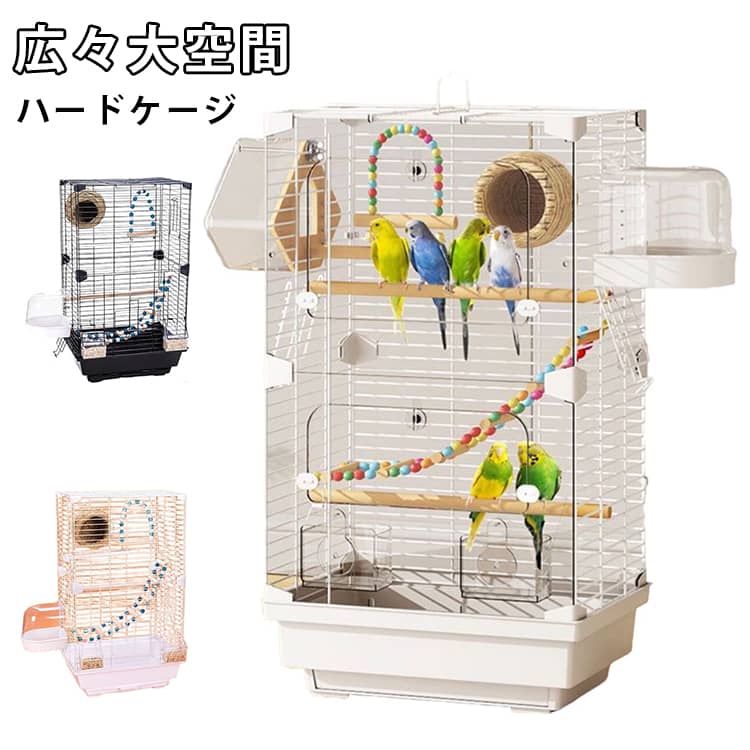 【広々空間で鳥もストレスフリー】鳥かご内部はゆったり広々設計になっており、小鳥やオウムが自由に動き回ったり羽ばたいたりするのに十分なスペースを確保しています。毎日過ごす居心地の良い住まいとしてはもちろん、遊び場としても最適で、ペットのストレスを抑え健やかな毎日をサポートします。【4 層構造 機能別エリア設計】ケージ内部を機能別に 4 つのエリアに分けた合理的レイアウトを採用。上部からレジャー遊びエリア給水給餌エリア拡張設置エリアお掃除専用エリアに分かれ、休憩食事入浴お手入れまでスムーズに行え、鳥が快適に暮らせる環境を整えます。【全面透明アクリルパネル 観察しやすい】正面はクリアな透明アクリルパネル仕様で、ペットの日常の仕草や表情をいつでもじっくり観察可能。外からの視線を気にせず、どこからでも可愛い姿を間近で楽しめます。上下二重扉デザインを採用し、エサやりや手入れ、ペットとのふれあいもとても便利です。【柵間隔 1.4cm 安全設計＆通気性抜群】横桟の間隔を 1.4cm に設定した安心設計。鳥がしっかり掴まって移動しやすく、爪を傷めず足が挟まったりケガをするリスクを抑えます。適度な隙間で通気性が確保され、においがこもりにくく、いつでも清潔な空間を保てます。【引き出し式底トレイ 掃除超ラクラク】底面は分割式引き出しトレイを搭載。スムーズに引き出せるので排泄物の飛び散りを防ぎ、毎日のお掃除が大幅に時短になります。底上げ設計も相まって汚れが溜まりにくく、衛生的に使い続けられます。【簡単組立＆豊富な付属パーツ付き】オウム小鳥用ケージ本体に加え、便利な付属アクセサリーもセットになっており、用途に合わせて選べます。組立手順がシンプルで、初心者の方でも工具不要で簡単に設置可能です。ご使用中にご不明な点がございましたら、いつでもお問い合わせください。アフター対応もしっかりサポートいたします。 サイズ 8点セット サイズについての説明 サイズ：37*28*63cm付属品：（8点セット）木製止まり木 透明エサ入れ ウッド製大はしご 天然草巣 白い止まり木 ブランコ バードバス ウォーターボトル※サイズ計測には誤差が生じます。 素材 金属 色 ホワイト ブラック 備考 ●サイズ詳細等の測り方はスタッフ間で統一、徹底はしておりますが、実寸は商品によって若干の誤差(1cm～3cm )がある場合がございますので、予めご了承ください。 ●製造ロットにより、細部形状の違いや、同色でも色味に多少の誤差が生じます。 ●パッケージは改良のため予告なく仕様を変更する場合があります。 ▼商品の色は、撮影時の光や、お客様のモニターの色具合などにより、実際の商品と異なる場合がございます。あらかじめ、ご了承ください。 ▼生地の特性上、やや匂いが強く感じられるものもございます。数日のご使用や陰干しなどで気になる匂いはほとんど感じられなくなります。 ▼同じ商品でも生産時期により形やサイズ、カラーに多少の誤差が生じる場合もございます。 ▼他店舗でも在庫を共有して販売をしている為、受注後欠品となる場合もございます。予め、ご了承お願い申し上げます。 ▼出荷前に全て検品を行っておりますが、万が一商品に不具合があった場合は、お問い合わせフォームまたはメールよりご連絡頂けます様お願い申し上げます。速やかに対応致しますのでご安心ください。