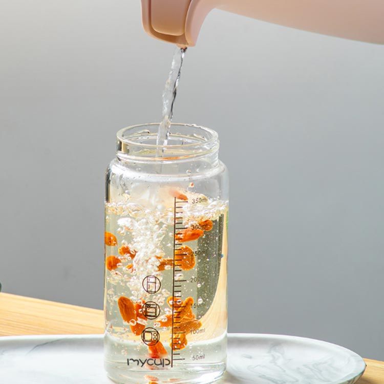 水筒 ガラスボトル ガラス水筒 350ml 目盛り付き ウォーターボトル 耐熱ガラス 透明 クリアボトル 直飲み 漏れ防止 携帯便利 水筒カバー付き 超軽量 男女兼用 スポーツボトル マグボトル 会社 学校 アウトドア 旅行 ジム スポーツ 電子レンジ対応 自宅 送料無料 sak24-10013995 業務SHOP SaK24 サンプル画像3