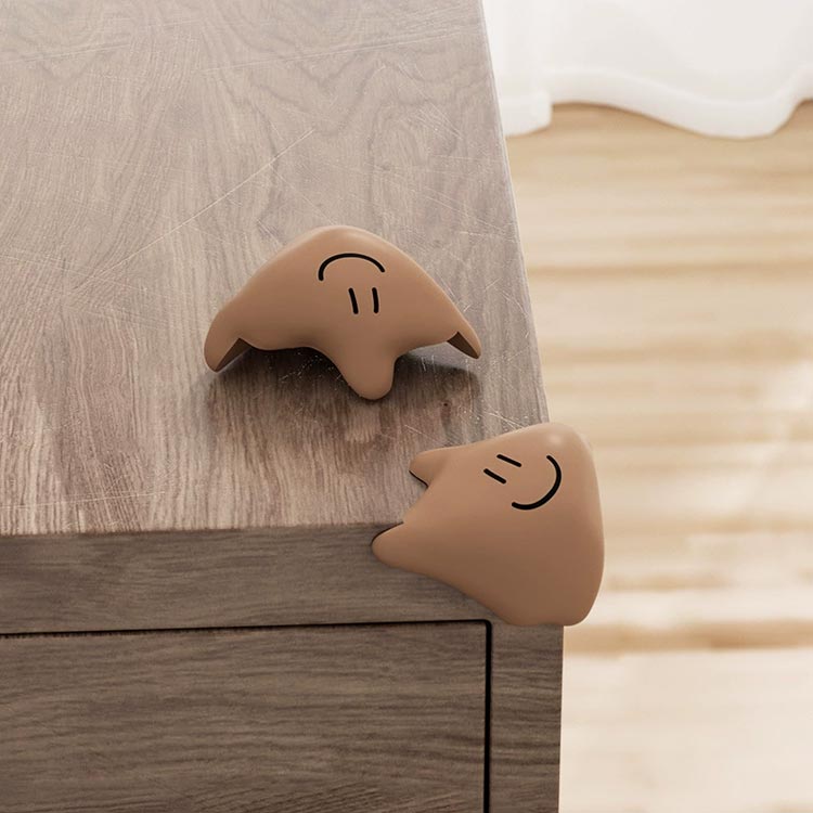 コーナーガード 4個セット かわいい コーナークッション 赤ちゃん ベビー 子供 けが防止 転倒防止 安全グッズ やわらか シリコン 衝撃吸収 テーブル 家具 角カバー 机 カド対策 剥がせる L型 ベビーガード おしゃれ セーフティグッズ こども 幼児 保育園 幼稚園 送料無料