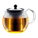 ASSAM ティープレスで、最高のお茶を。茶葉本来の瑞々しい味わいを引き出すフレンチプレスを採用した画期的なガラス製ティーポットです。【商品説明】美しさだけでなく優れた実用性も備える、お茶好きのあなたのためのスタイリッシュなアイテムです。耐熱性に優れた透明なホウケイ酸ガラス製で、お茶がゆっくりと抽出されていく様子をはっきりと見ることができます。お好みの濃さになった時点でプランジャーを押し下げれば、抽出が止まります。ルーズリーフティーにもティーバッグにも最適で、今までにないほど正確に好みの濃さに調整できます。ASSAM ティープレスで、お茶の色の変化を目でも楽しみながら、心落ち着くひと時をお楽しみください。【主な仕様・特長】■茶葉を取り出すことなく、好みの濃さでお茶を抽出できる画期的なプレス式ガラス製ティーポット■プランジャーを下げると抽出が止まり、お茶が濃く出すぎず苦くなることのない特許システムを採用■飲み物の風味を変化・劣化させない耐熱性ホウケイ酸ガラスを使用■好みの濃さを確認できる透明なガラス製ティーポット■茶漉しとリッドには、長年の使用に耐える耐久性のあるステンレス製を使用■茶漉しの縁はシリコン製で、茶漉しをティーポットにしっかりと固定、ガタつくことなくスムーズに注ぐことができ、縁が熱くならないため、安全に取り外し可能■ルーズリーフティーにもティーバッグにも最適■使いやすく、お手入れも簡単【商品サイズ】■幅19×奥行15.8×高さ14cm【商品重量】■420g【素材】■耐熱ガラス・ポリプロピレン・ステンレススチール・シリコンゴム【耐熱・耐冷温度】■耐熱ガラス(耐熱温度差120℃)、ポリプロピレン(耐熱温度100℃/耐冷温度-20℃)、シリコンゴム(耐熱温度120℃/耐冷温度-20℃)【満水容量】■1L(34oz)【原産国】■ポルトガル【付属品】なし【仕様】■食器洗浄機、乾燥機使用可能【その他】初めて使用される前に、洗剤とぬるま湯で洗い、しっかりと乾かしてください。使用後は洗剤とぬるま湯で洗うか、食器洗浄機／乾燥機をご使用ください。【その他】全てのコーヒー／ティーメーカーは、ヨーロッパのカップサイズ（1カップ＝約120cc）を基本としています。【bodum ボダム】「シンプルで美しいデザインと高い機能性」1944年創業、北欧デンマーク生まれのキッチンウエアブランド。長年受け継がれるデザインポリシーに基づいた商品は世界のデザイン賞を数多く受賞。デザインだけでなく実用性に優れた商品は、世界55か国にまで広がり毎日の食卓で料理や素材の美味しさを引き立てています。関連商品bodum ボダム アッサム 1807-16 ティープレス 0.5L ...bodum ボダム アッサム 1805-01 ティープレス 1.0L ...bodum ボダム シャンボール 1928-16 フレンチプレスコーヒ...7,150円5,500円6,600円bodum ボダム シャンボール 1924-16 フレンチプレスコーヒ...bodum ボダム コロンビア 1308-16 ダブルウォール フレン...bodum ボダム コロンビア 11055-16 ダブルウォール フレ...5,500円13,200円12,100円bodum ボダム シャンボール 1923-16 フレンチプレスコーヒ...bodum ボダム ケニヤ 10683-01 フレンチプレスコーヒーメ...bodum ボダム トラベルプレスセット K11102 フレンチプレス...4,400円3,850円3,300円