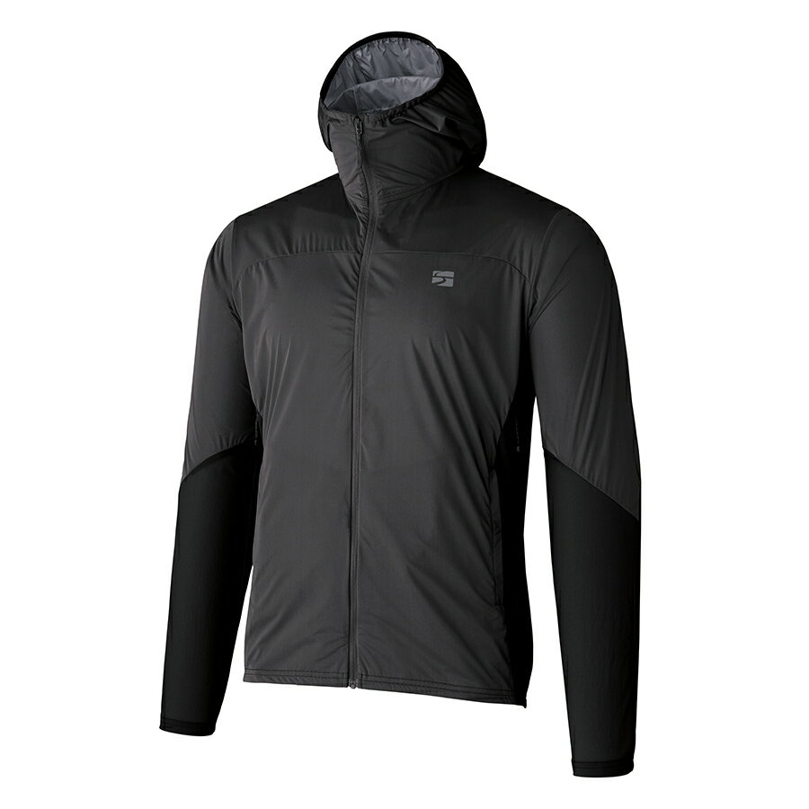 快適な走りを求めるランナーのための、ランニングフーディ。 風を受ける前面に極薄の防水透湿生地「エバーブレスミュー」を採用することで、防風性はもちろん、軽さ・蒸れにくさ・動きやすさを高い次元で実現しました。 脇には高通気の生地を用いて、熱気を素早く外に逃がし、ウエア内の蒸れを効果的に抑制。両サイドのリンクベントを開放することで蒸れを一気に排出することも可能です。 背面は、通気性と撥水性を備えた薄手ストレッチ素材で軽やかに仕立てています。また、ランニングに快適なギミックを各所に配置。右ハンドポケット裏は本体を収納できるポケッタブル仕様で携帯性に優れます。フードは、頭部にフィットするミニマルデザインで、使用しないときは襟元にまとめることが可能。 袖口や裾にはゴムシャーリングを施し、風の侵入やバタつきを軽減。ランニング中の集中を妨げません。視認性を高める再帰反射のテープを両腕に、ブランドロゴを右袖後部とフロント左胸に配置し、夜間や薄暗い時間帯の安全性にも配慮しました。 ランニングやバイクなど荷物を最小限にしたいアクティビティで、自宅からフィールドまで着用し続けられるスマートなデザインのランニングフーディです。 ※シームテープは施していません 装備 ・風を受ける前身頃や肩に超軽量な防水透湿生地「エバーブレスミュー」を採用 ※シームテープは施していません ・優れたストレッチ性で動きやすい ・熱がこもりやすい脇には高通気の生地を配置 ・リンクベント (finetrack独自のベンチレーションシステム) ・風が吹き込みにくい袖口 ・右ハンドポケット裏に収納できるポケッタブル仕様 ・両腕外側に再帰反射テープを配置 ・襟元にまとめられるフード ・裾と袖口はバタつきを抑えるゴムシャーリング仕様 ・右袖の側面とフロント左胸に再帰反射のブランドロゴマーク 【ポケット】 ・左右のファスナー付きハンドポケット（内側起毛メッシュ） 本体：ナイロン81％、ポリウレタン19％ フード・前面・腕部： 　表：15デニールポリエステルニット 　裏：7デニールナイロンニット 　中間層：エバーブレス（ミュー） 脇下マチ：ポリエステル100％ 175g ■サイズチャートはコチラから■ ■他のカラー／サイズはコチラから■finetrack（ファイントラック）