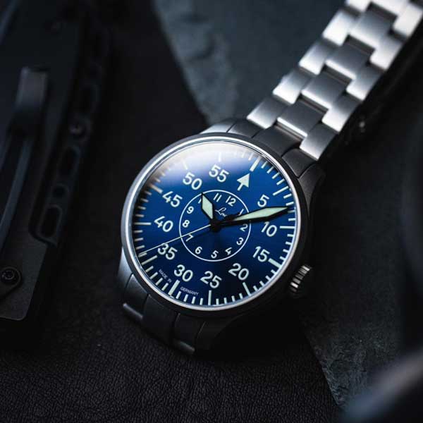 正規品【Laco　ラコ】オリジナルパイロットウォッチ　「ドイツ製　パイロットウォッチ」【アーヘン39 　ブラウシュトゥンデ】　リアルミリタリー腕時計　自動巻き　メンズ　ブルー文字盤　メタルバンド　42mmケース【862101.MB】