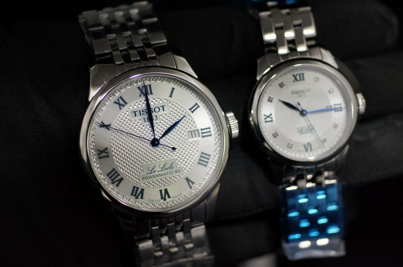 国内正規品TISSOT　ティソ「ル・ロックル」　自動巻きデイト　20周年記念モデル　ステンレスバンド　パワーマチック80搭載　革ストラップ付　ペアモデル　T006.407.11.033.03【T0064071103303】【T0062071103601】