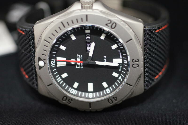 国内正規品【チュチマTUTIMA】【ドイツ製】ドイツ・グラスヒュッテ　チタンケース　自動巻　50気圧防水【6151-01】