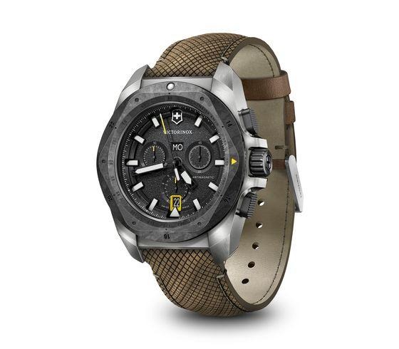 国内正規VICTORINOX【ビクトリノックス【INOX　Chrono】【イノックス クロノ】【チタンケース】カーボンベゼル　ウッドストラップ　戦車が踏んでも壊れない腕時計【241988.1】