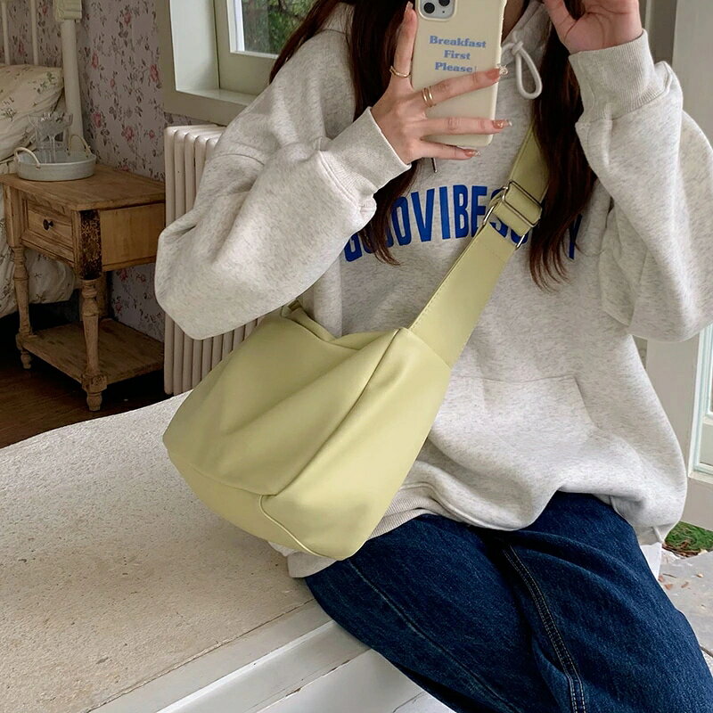 韓国ファッション大容量トートバッグ ショルダーバッグ レディースバッグ ミニバッグトートバッグエコバッグトートバッグ復古超人気レディースバッグシンプル斜めがけバッグかわいいスマホポーチ