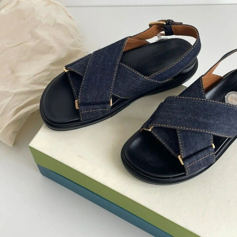 人気の新作ビーチサンダル ですフラットサンダル レディース ママサンダル夏の新しいラインストーンビーチサンダルファッションクリップオンサンダルスリッパ