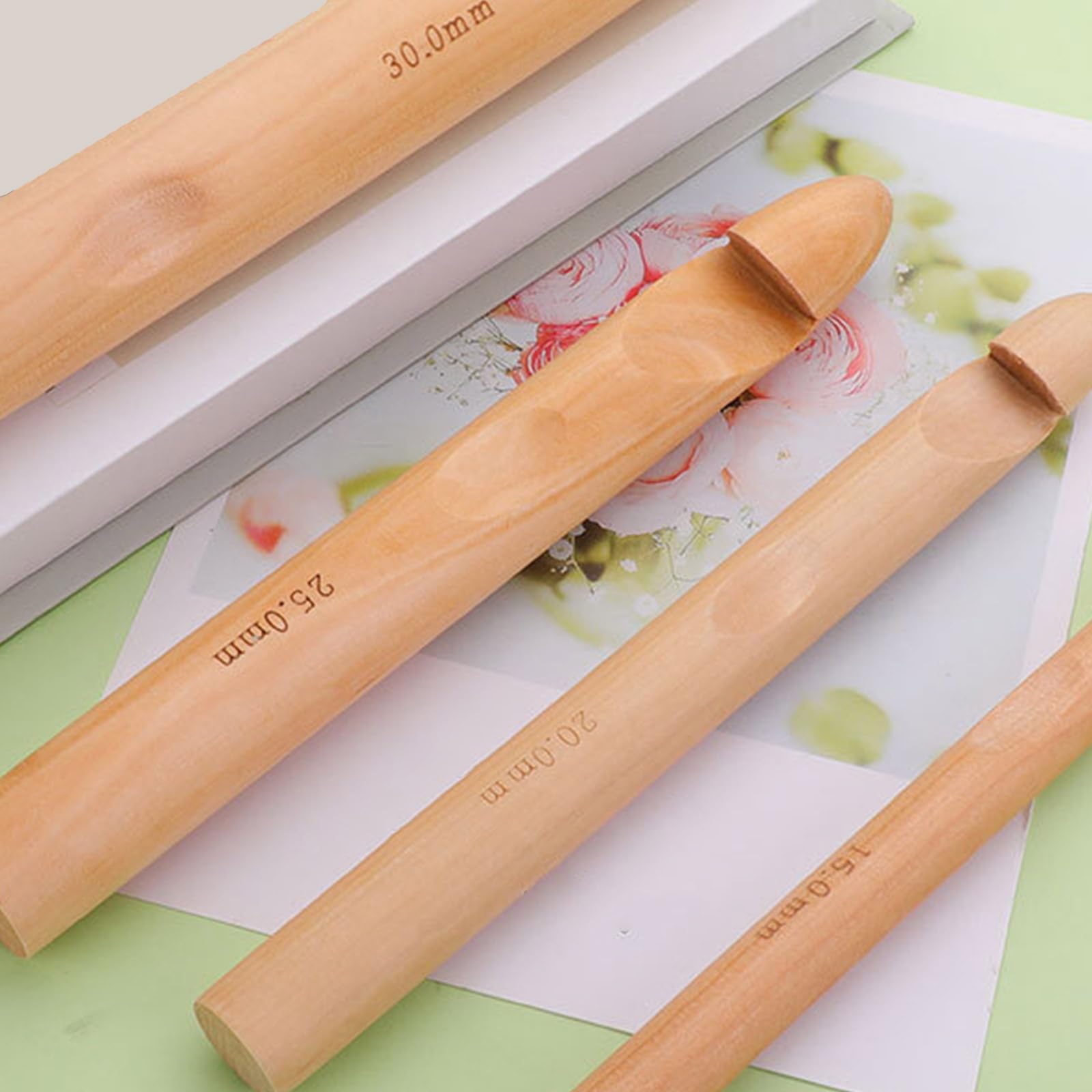 人間工学に基づいたグリップかぎ針編みフックウッドかぎ針編みのクロシュフック編み物のための初心者の..