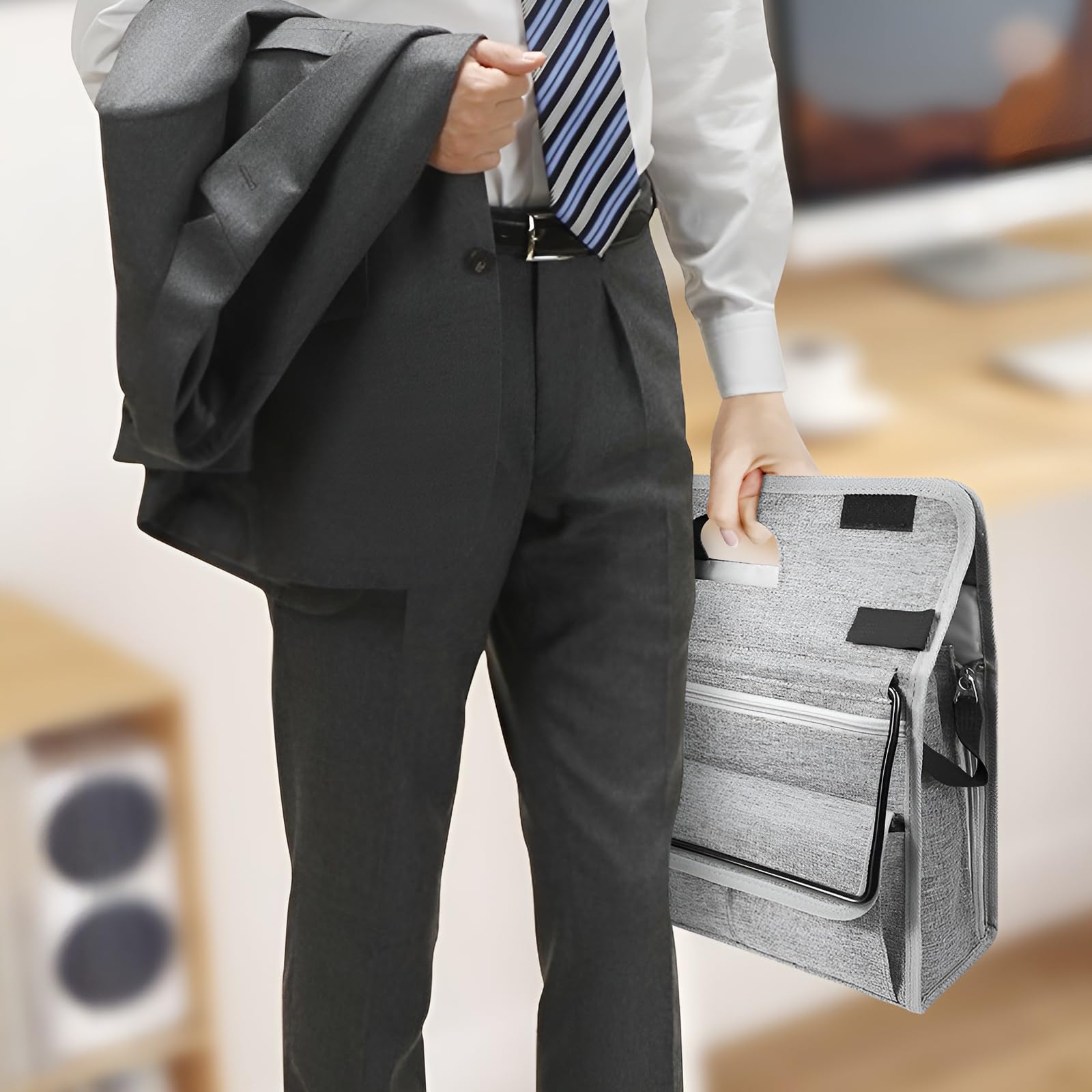 ハンギングボックス デスク下収納 A4対応 ノートPC収納 折りたたみ式 男女兼用 オフィス/学生用 3D調整 軽量 強力な耐荷重性 名刺ポケット付き 抗菌加工 会議/通勤対応 ミーティングバッグ