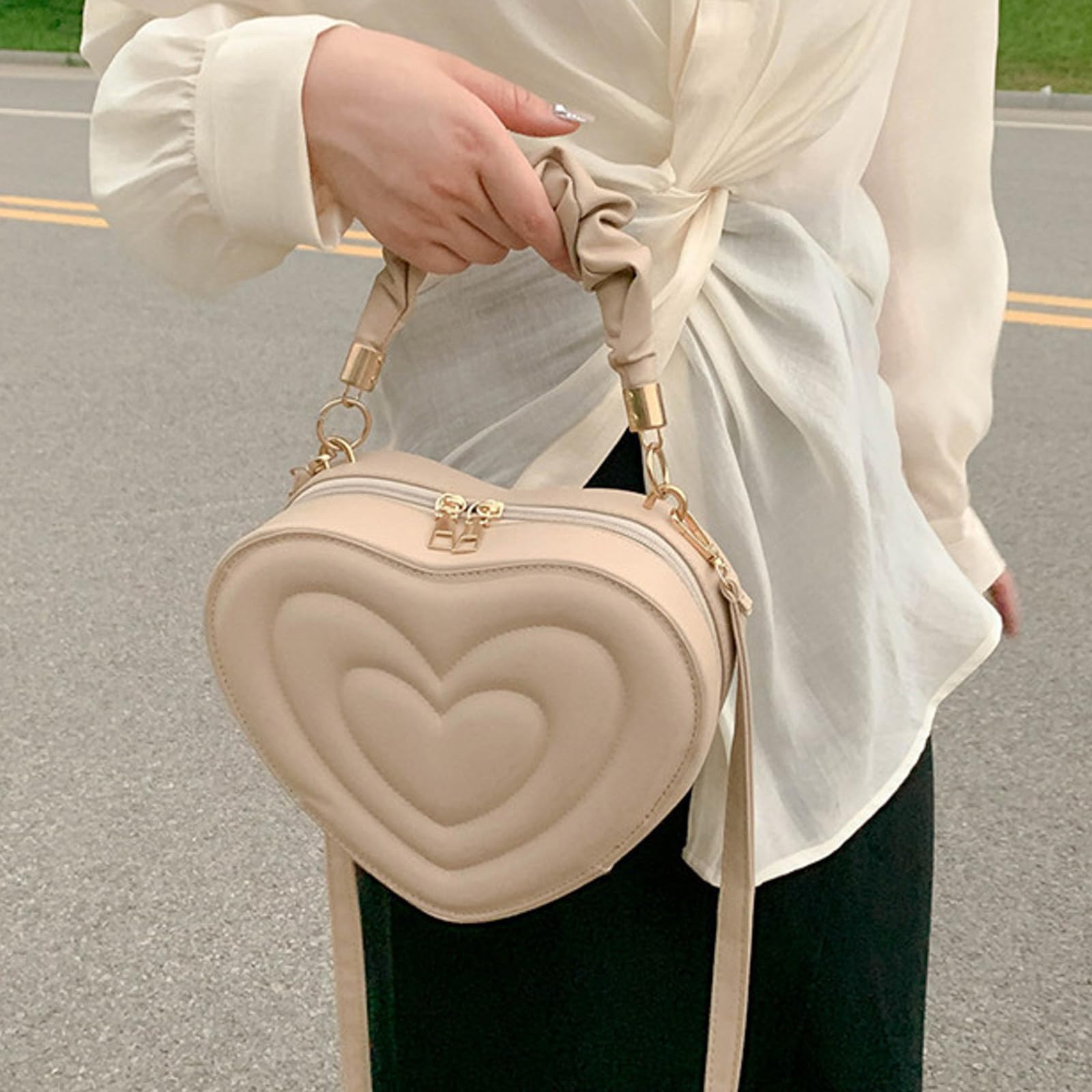 ショルダーバッグ 無地 小さめ ハンドバッグ ハート型 可愛い 斜め掛け バッグ ファスナー おしゃれ 肩..