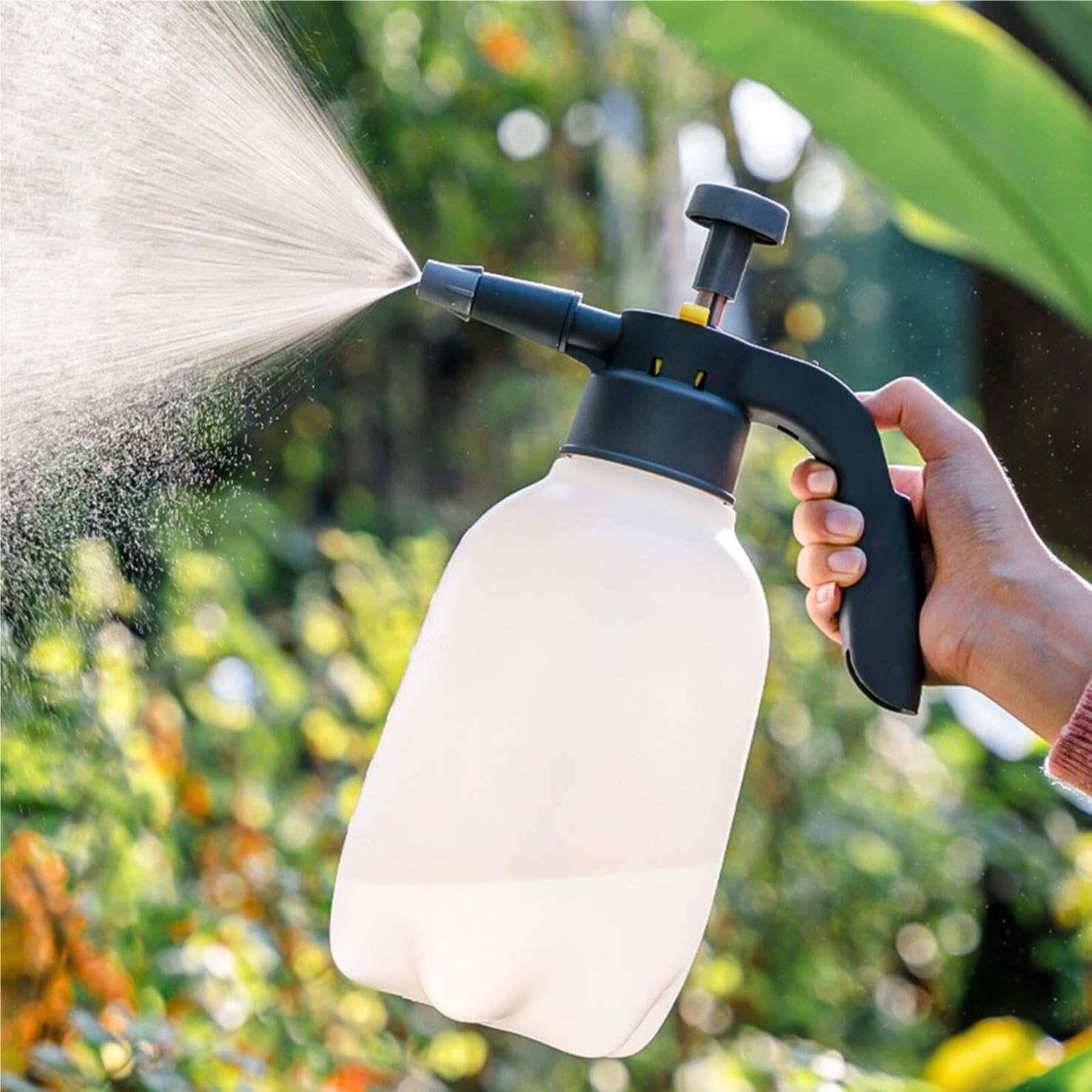 じょうろ 室内ガーデニング用品 観葉植物 手動圧力じょうろ 2L 手持ちポータブルガーデンスプレーポンプじょうろ 家庭用 じょうろ 如雨露 ジョウロガーデン 水差し(White)