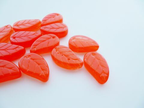 【最終在庫】本場チェコビーズ：プレス葉っぱ型：オレンジフュージョン【RCP】