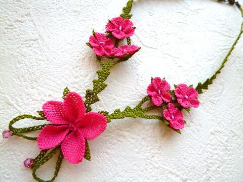 《ナチュラルテイストの着こなしに!!》トルコ伝統手芸“オヤ”のトルコの花束のネックレス【人気のトルコ雑貨】【RCP】