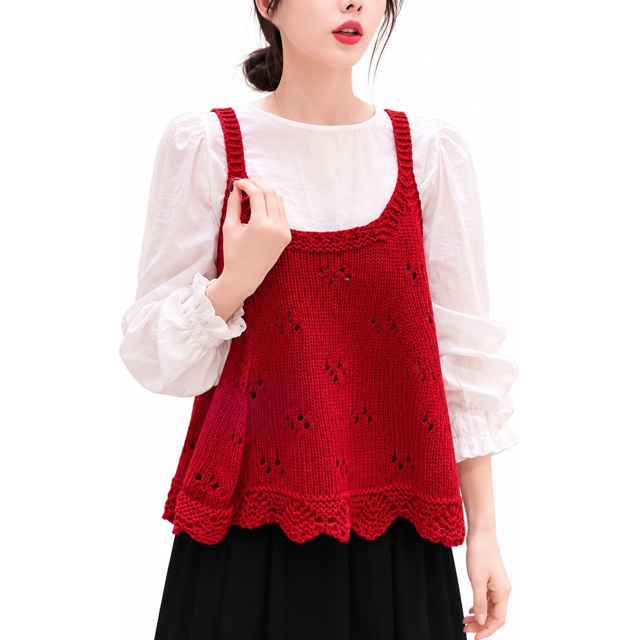 　　　 ◆◇◆売れている秘密◆◇◆ [S] 肩幅:38 バスト:98 着丈:60 / [M] 肩幅:39 バスト:102 着丈:61 / [L] 肩幅:40 バスト:106 着丈:62 / [XL] 肩幅:41 バスト:110 着丈:63 【華やかな透かし編みデザイン】温かみのあるレッドカラーと繊細な透かし編みが特徴のニットビスチェです。裾のフェミニンな波型カットが愛らしく、身に着けるだけでホリデーシーズンの気分を盛り上げます。暗くなりがちな秋冬コーデの差し色として、優しく華やかな印象を演出する一着です。 【重ね着で広がるコーディネート】手持ちのシャツやブラウス、カットソーの上に重ねるだけで、簡単におしゃれなレイヤードスタイルが完成するレディース ニットベストです。程よいゆとりがありながらも、すっきりとしたシルエットで体型カバーを叶えつつ、いつもの装いに新鮮な変化をもたらします。 【心地よい着用感と暖かさ】柔らかく編み上げられたニット キャミソールは、軽やかな着心地で一日中快適に過ごせます。締め付け感のない優しいフィット感で、普段のお出かけはもちろん、おうちでのリラックスタイムやクリスマスパーティーなど、様々な特別なシーンでも大活躍する万能アイテムです。 【丁寧な仕立てと扱いやすさ】編み目がしっかりと整っており、型崩れしにくい丁寧な仕上がりの赤い ニットベストです。肌触りもしっとりと柔らかく、チクチクしにくい仕様のため、デリケートな肌の方でも心地よく着用いただけます。日常のお手入れも簡単で、長く愛用できる信頼の仕立てです。 　　　◆◇◆注意事項◆◇◆ご覧のモニターの環境、撮影環境により実物と色味が異なって見える場合がございます。湿った状態で他のものと擦り合わせると色が移る恐れがあります。濃色品の洗濯時は、白色、淡色と分けて洗ってください。説明 【商品紹介】 ◆[S] 肩幅:38 バスト:98 着丈:60 / [M] 肩幅:39 バスト:102 着丈:61 / [L] 肩幅:40 バスト:106 着丈:62 / [XL] 肩幅:41 バスト:110 着丈:63 ◆【華やかな透かし編みデザイン】温かみのあるレッドカラーと繊細な透かし編みが特徴のニットビスチェです。裾のフェミニンな波型カットが愛らしく、身に着けるだけでホリデーシーズンの気分を盛り上げます。暗くなりがちな秋冬コーデの差し色として、優しく華やかな印象を演出する一着です。 ◆【重ね着で広がるコーディネート】手持ちのシャツやブラウス、カットソーの上に重ねるだけで、簡単におしゃれなレイヤードスタイルが完成するレディース ニットベストです。程よいゆとりがありながらも、すっきりとしたシルエットで体型カバーを叶えつつ、いつもの装いに新鮮な変化をもたらします。 ◆【心地よい着用感と暖かさ】柔らかく編み上げられたニット キャミソールは、軽やかな着心地で一日中快適に過ごせます。締め付け感のない優しいフィット感で、普段のお出かけはもちろん、おうちでのリラックスタイムやクリスマスパーティーなど、様々な特別なシーンでも大活躍する万能アイテムです。 ◆【丁寧な仕立てと扱いやすさ】編み目がしっかりと整っており、型崩れしにくい丁寧な仕上がりの赤い ニットベストです。肌触りもしっとりと柔らかく、チクチクしにくい仕様のため、デリケートな肌の方でも心地よく着用いただけます。日常のお手入れも簡単で、長く愛用できる信頼の仕立てです。 【洗濯の注意事項】 ★洗濯機洗い可/手洗い可