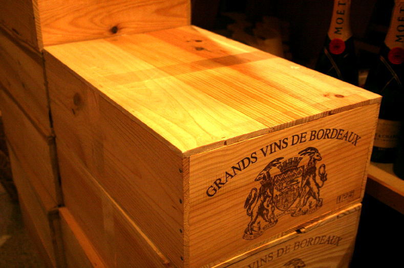 ワイン　木箱（大きさ：12本入り相当）