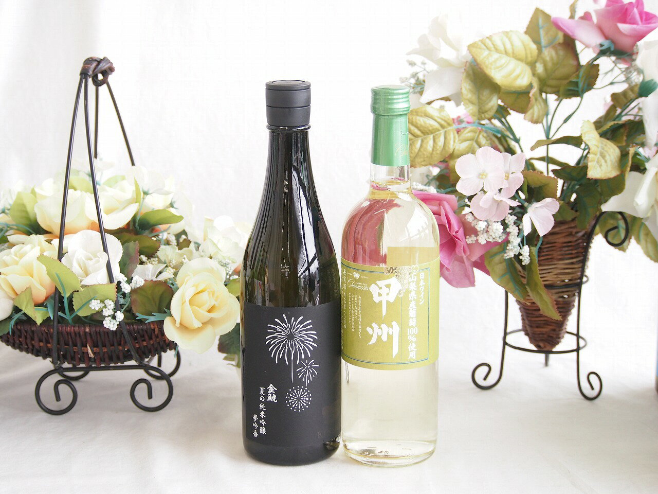 盛田金しゃち酒造が初夏 夏限定で出荷する季節限定酒「金鯱 夏の純米吟醸 夢吟醸」ですね。冬の「しぼっとる」が力強くフレッシュな無ろ過生原酒なのに対し、こちらは蒸し暑い夏にさらりと飲めるよう仕立てられた爽快な一本です。 ### 主な特徴と味わい * **愛知県産酒好適米「夢吟醸」を使用** 愛知県が開発した酒造好適米「夢吟醸（ゆめぎんじょう）」を100%使用しています。すっきりと綺麗な味わいを生み出しやすいお米の特徴がしっかりと活かされています。 * **爽快感重視の軽快な味わい** アルコール度数を少し控えめ（14度?15度ほど）に抑えて調整されており、吟醸ならではの爽やかな香りと、重たさのない軽快でスッキリとした後味が特徴です。 * **夏に映える爽やかなボトルデザイン** 涼しげなブルーのラベルや透明感のあるボトルデザインで、視覚的にも夏らしさを演出しています。 ### おすすめの楽しみ方 キリッと冷やして（5?10℃前後）飲むのがベストです。軽やかで後味がキレイなため、暑い日の晩酌や、酢の物、冷やし鉢、あっさりとした塩味の和食などと合わせるとお互いを引き立て合います。夏の純米吟醸酒と国産ワインセット(山梨県産葡萄100％使用 甲州白ワイン やや辛口(山梨県)720ml金鯱 夏の純米吟醸夢吟醸(愛知県)720ml