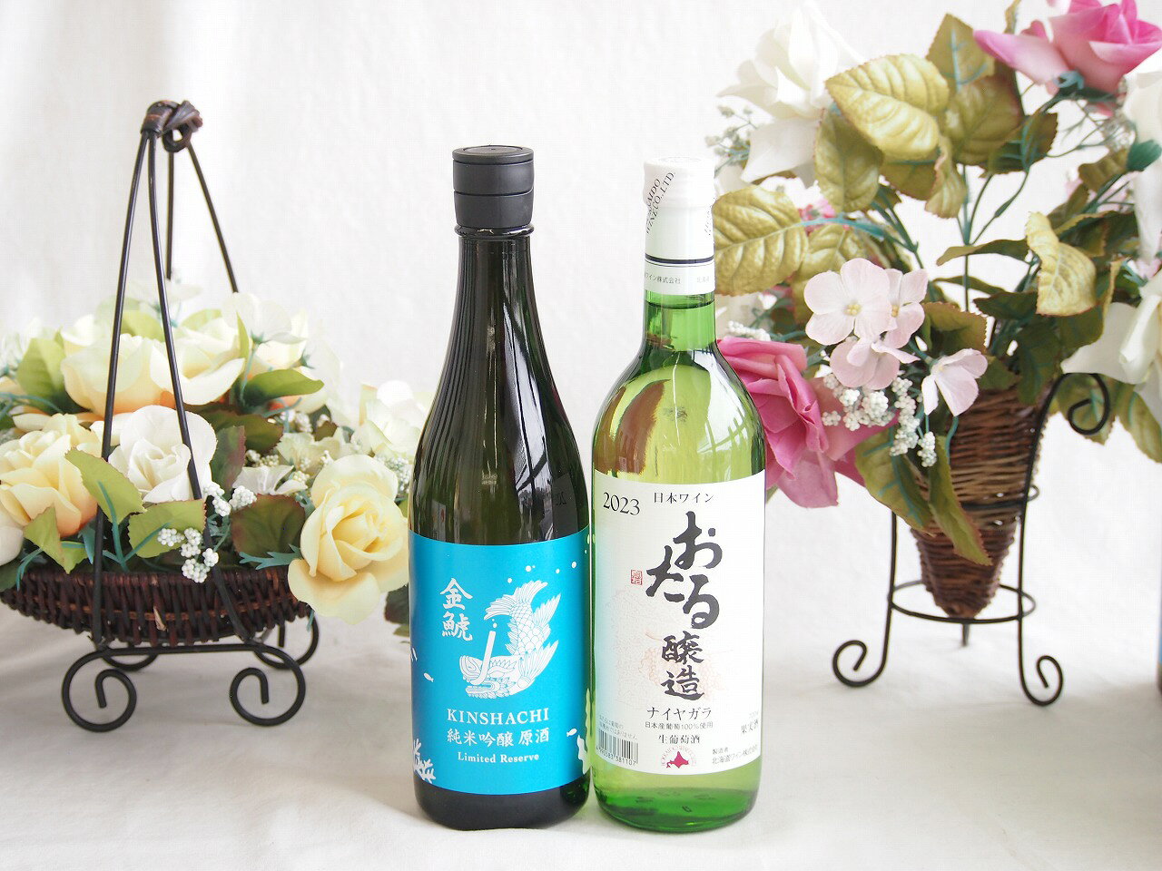 盛田金しゃち酒造が初夏 夏限定で出荷する季節限定酒「金鯱 夏の純米吟醸 夢吟醸」ですね。冬の「しぼっとる」が力強くフレッシュな無ろ過生原酒なのに対し、こちらは蒸し暑い夏にさらりと飲めるよう仕立てられた爽快な一本です。 ### 主な特徴と味わい * **愛知県産酒好適米「夢吟醸」を使用** 愛知県が開発した酒造好適米「夢吟醸（ゆめぎんじょう）」を100%使用しています。すっきりと綺麗な味わいを生み出しやすいお米の特徴がしっかりと活かされています。 * **爽快感重視の軽快な味わい** アルコール度数を少し控えめ（14度?15度ほど）に抑えて調整されており、吟醸ならではの爽やかな香りと、重たさのない軽快でスッキリとした後味が特徴です。 * **夏に映える爽やかなボトルデザイン** 涼しげなブルーのラベルや透明感のあるボトルデザインで、視覚的にも夏らしさを演出しています。 ### おすすめの楽しみ方 キリッと冷やして（5?10℃前後）飲むのがベストです。軽やかで後味がキレイなため、暑い日の晩酌や、酢の物、冷やし鉢、あっさりとした塩味の和食などと合わせるとお互いを引き立て合います。盛田金しゃち酒造が初夏?夏限定で出荷する季節限定酒「金鯱 夏の純米吟醸 夢吟醸」ですね。こちらは蒸し暑い夏にさらりと飲めるよう仕立てられた爽快な一本です。 ### 主な特徴と味わい * **愛知県産酒好適米「夢吟醸」を使用** 愛知県が開発した酒造好適米「夢吟醸（ゆめぎんじょう）」を100%使用しています。すっきりと綺麗な味わいを生み出しやすいお米の特徴がしっかりと活かされています。 * **爽快感重視の軽快な味わい** アルコール度数を少し控えめ（14度?15度ほど）に抑えて調整されており、吟醸ならではの爽やかな香りと、重たさのない軽快でスッキリとした後味が特徴です。 * **夏に映える爽やかなボトルデザイン** 涼しげなブルーのラベルや透明感のあるボトルデザインで、視覚的にも夏らしさを演出しています。 ### おすすめの楽しみ方 キリッと冷やして（5?10℃前後）飲むのがベストです。軽やかで後味がキレイなため、暑い日の晩酌や、酢の物、冷やし鉢、あっさりとした塩味の和食などと合わせるとお互いを引き立て合います。 夏限定ならではのクリアな飲み口が魅力です。